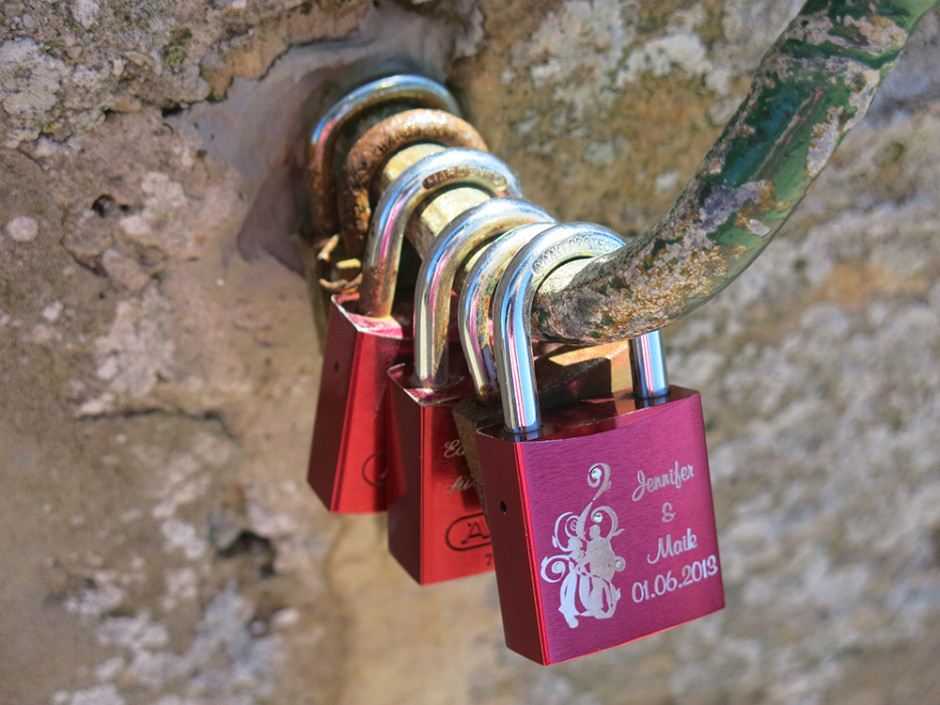 The Power of Padlocks Love, Memories and Digital Belonging visuology
