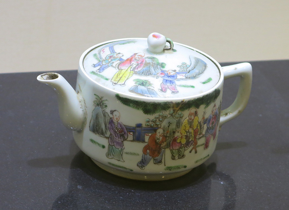 Chinese tea pot